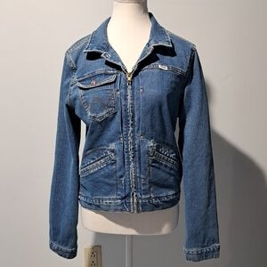 Wrangler‎ Womans Heritage Venus Zip Denim Jacket. Classic Wash. Size Medium.